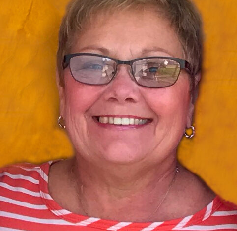 Schuster Connie Cropped 482x470