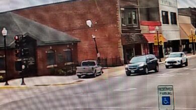 Truck Takes Out Street Lamp 390x220